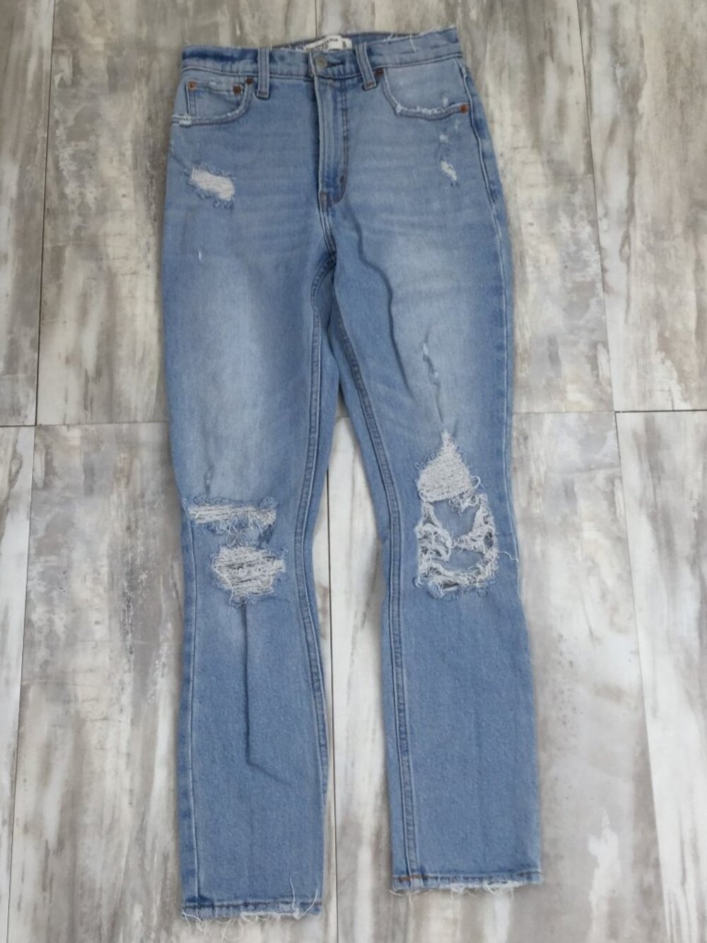 Abercrombie & Fitch The Skinny High Rise Distressed Jean 24/00
